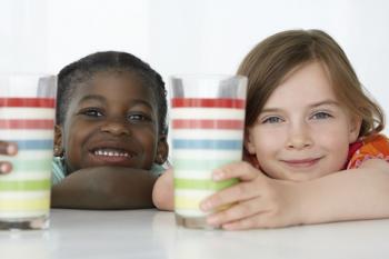 ninos-con-un-vaso-de-leche
